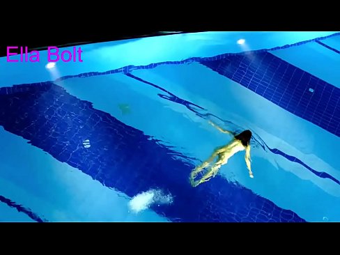 ❤️ Je ne peux pas m'arrêter de regarder, jeune blonde prise en train de nager nue dans la piscine de la station ELLA BOLT. ️❌ Super porno at porn fr.risegame.top ❌️