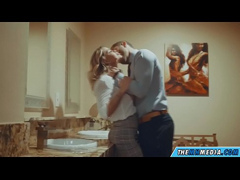❤️ Quand une blonde plantureuse vous séduit dans des toilettes publiques. ️❌ Super porno at porn fr.risegame.top ❌️
